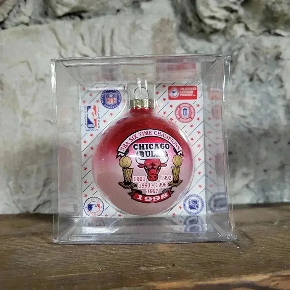 NBA Fans Chicago Bulls Six Time Champions 1998 Christmas Glass Ornament Souvenir - Picture 2 of 5